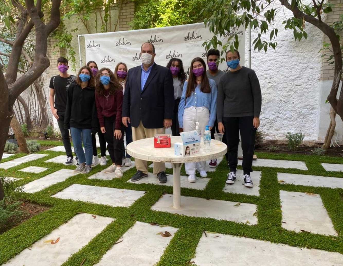 ΟΙ ΥΠΟΤΡΟΦΟΙ ΤΟΥ ΤΜΗΜΑΤΟΣ ΙΒ ΣΥΝΑΝΤΟΥΝ ΤΟΝ SΙR ΣΤΕΛΙΟ ΧΑΤΖΗΙΩΑΝΝΟΥ